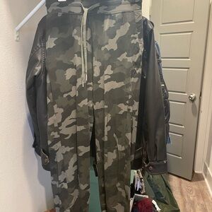 Lululemon camo green joggers